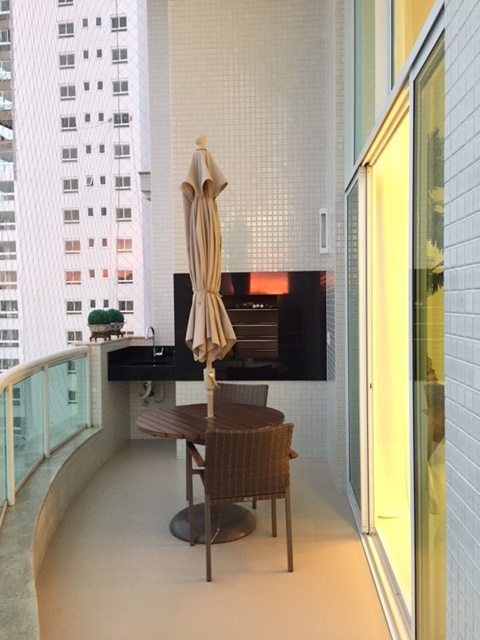 Sacada com churrasqueira.JPG