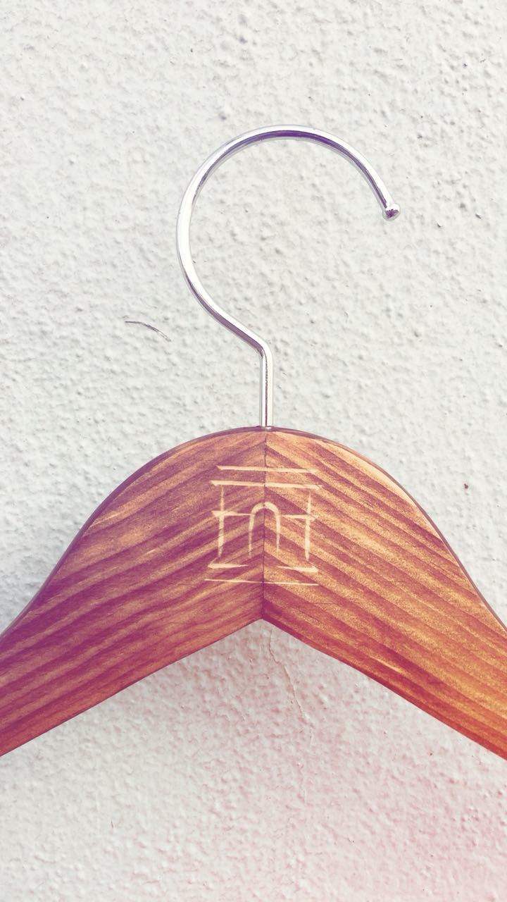 Cabide-De-Madeira-Laser-Gravação-Laser (4).jpeg