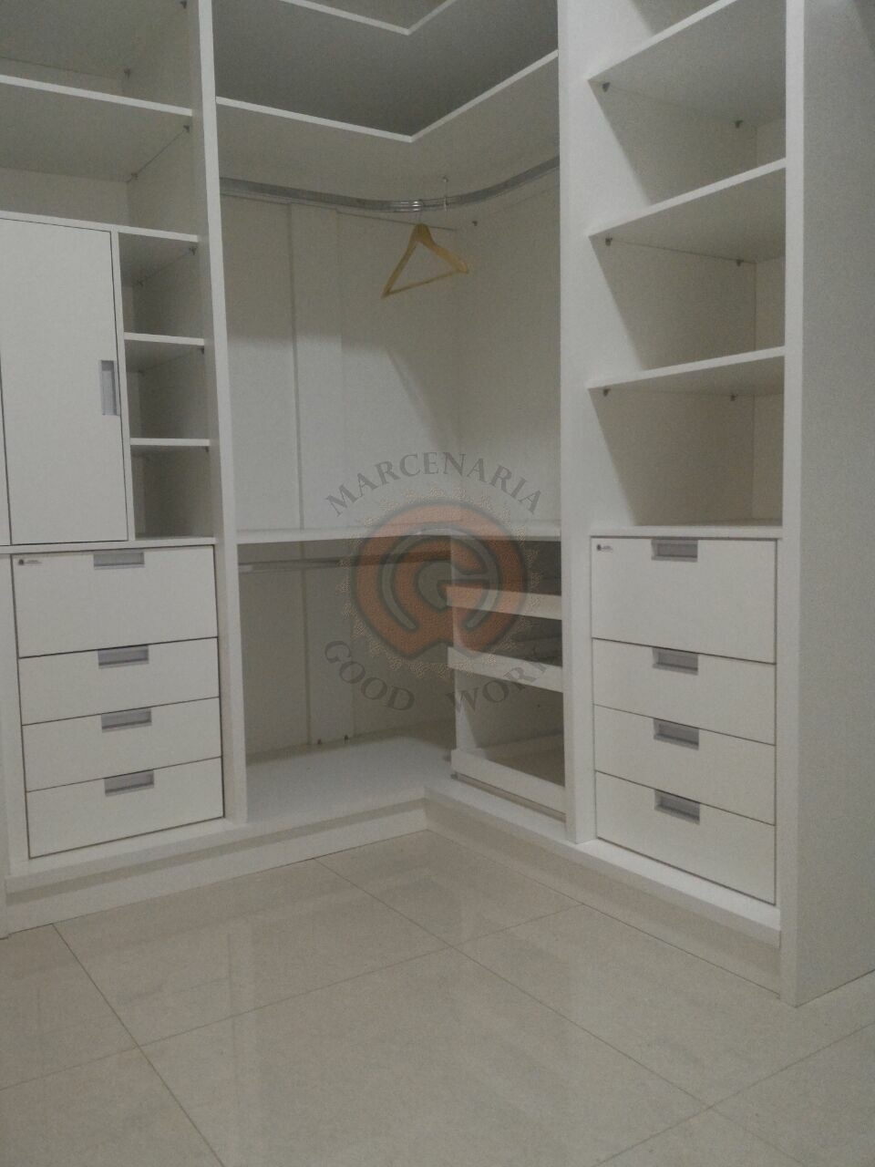 roupeiro thamires logo 9.jpg