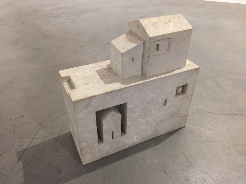 Dan Fialdini Escultura em Mármore Siciliano 40x40x16.jpeg