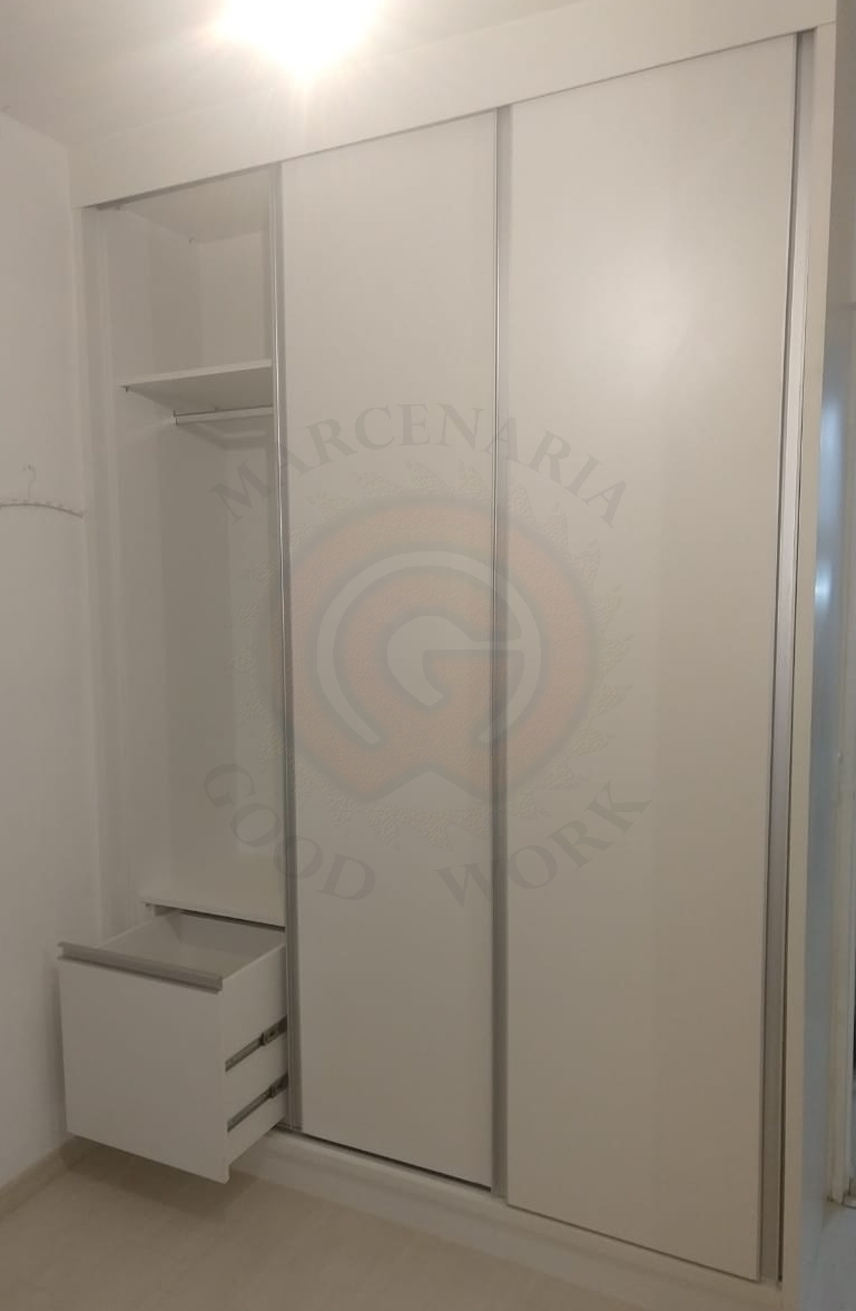 roupeiro-especial-portas de correr-marcenaria-goodwork-5.jpg