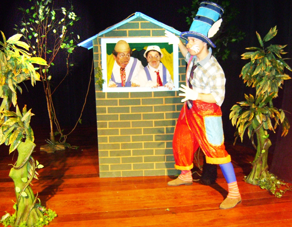 Espetáculo infantil 1, 2, 3, Tem porquinho outra vez - Ek Produções.jpg