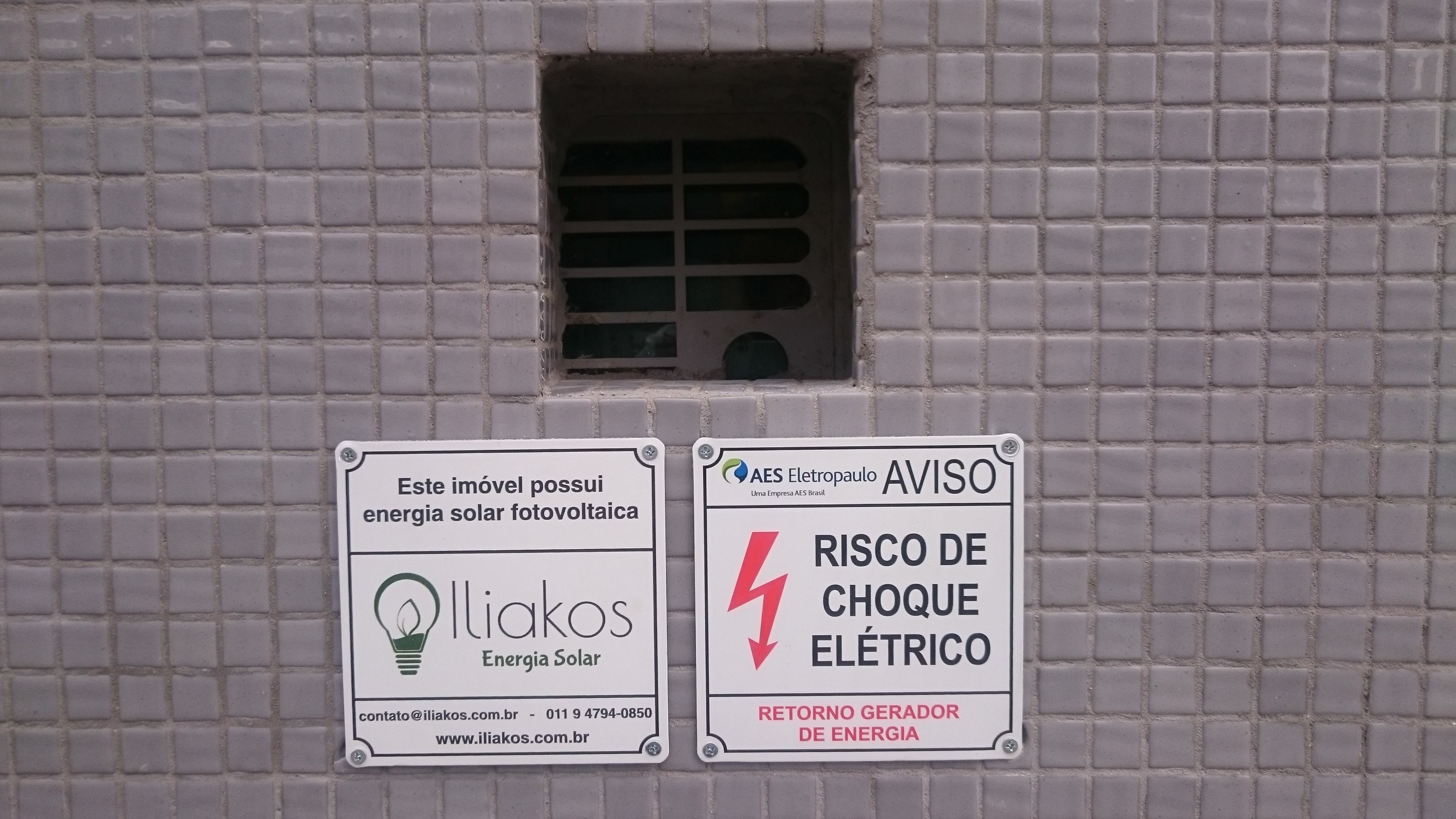 Instalação sistema de 2,56 kWp com módulos Risen e microinversor Renovigi.