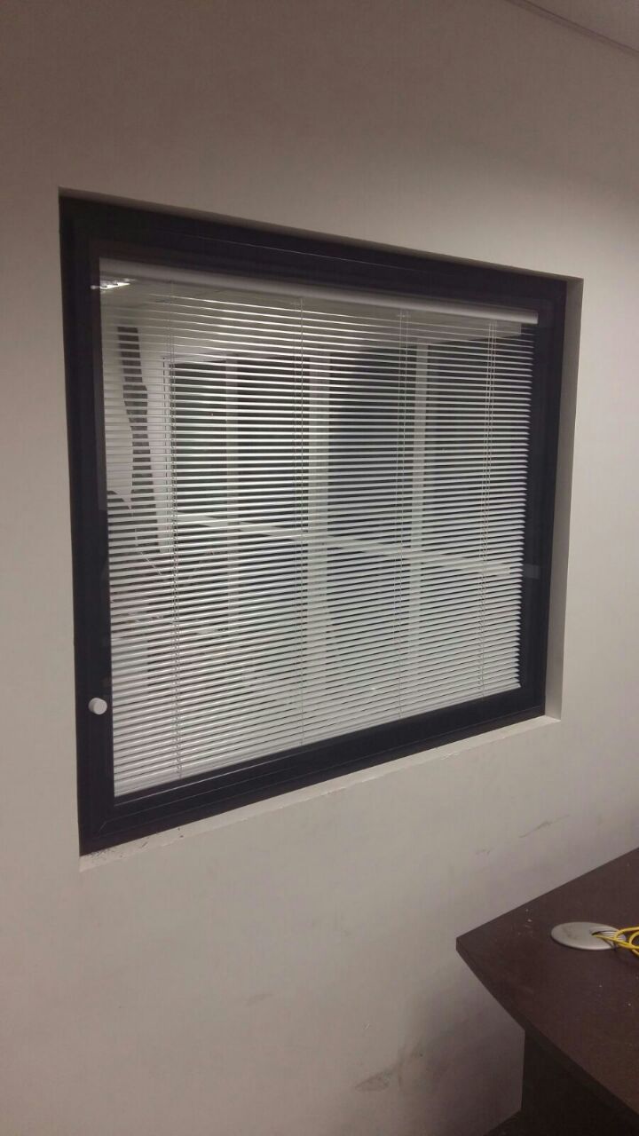 Divisoria vidro duplo persiana interna preço