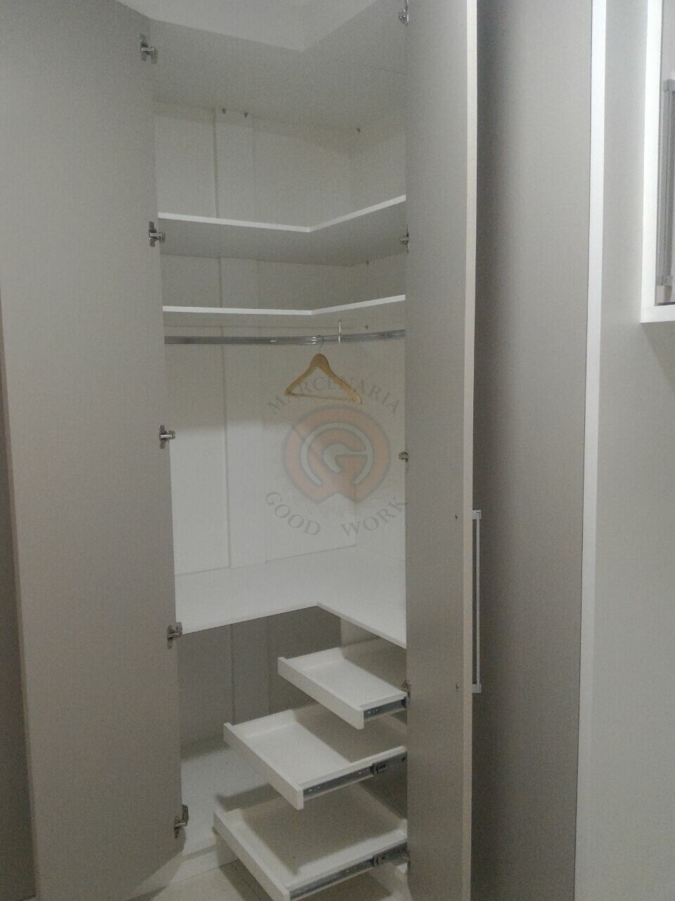 roupeiro thamires logo 2.jpg