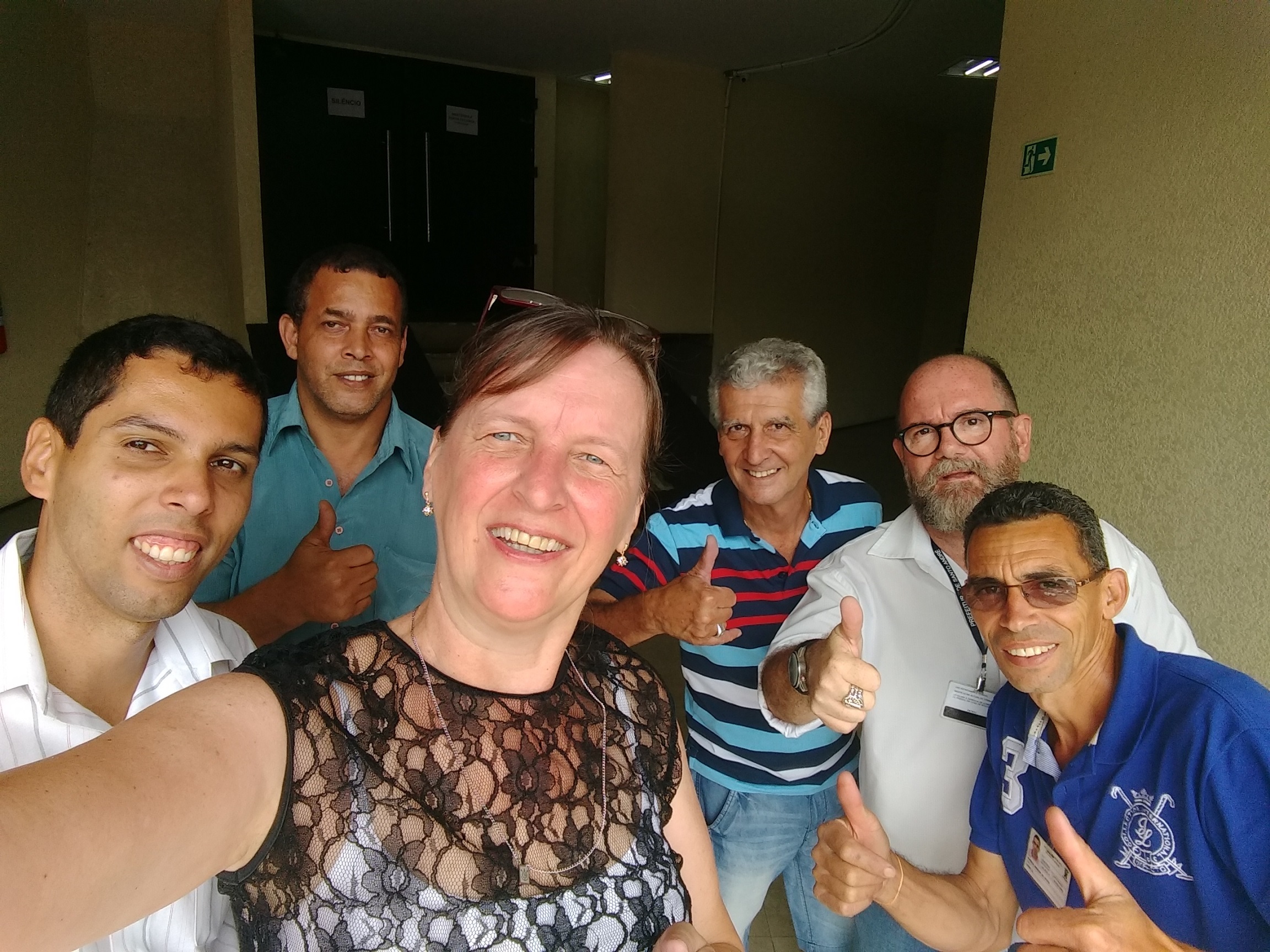 PESSOAL QUE TRABALHOU NOS BASTIDORES PARA CARREGAR AS DOAÇÕES.jpg