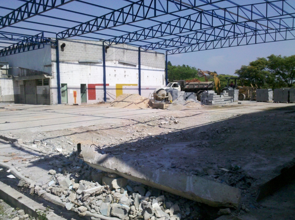 Construção Galpões - estrutura metálica.jpg
