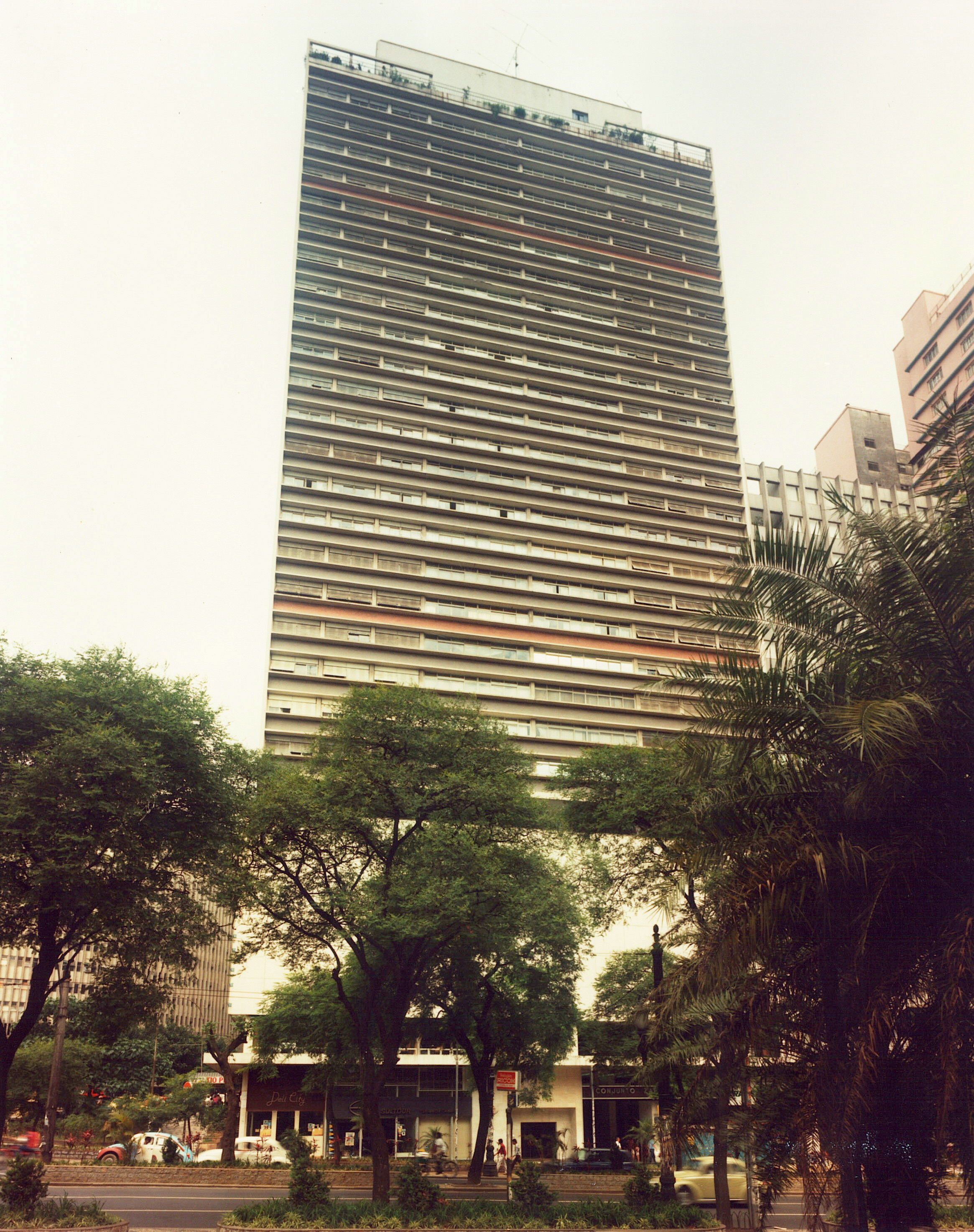 Conjunto Zarvos 1.jpg