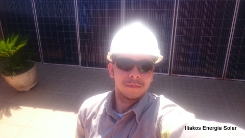 Instalação sistema de 4,48 kWp com módulos Seraphim e microinversor APSystems.