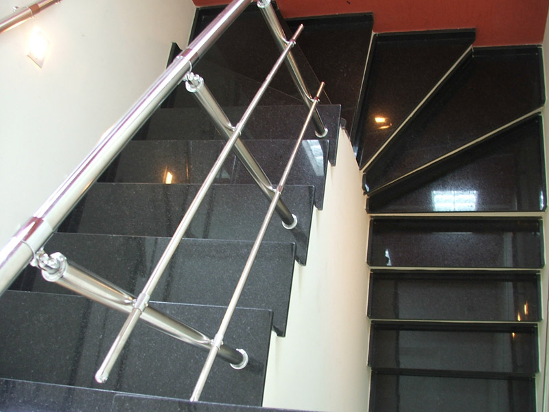escada-com-granito-preto-3.jpg