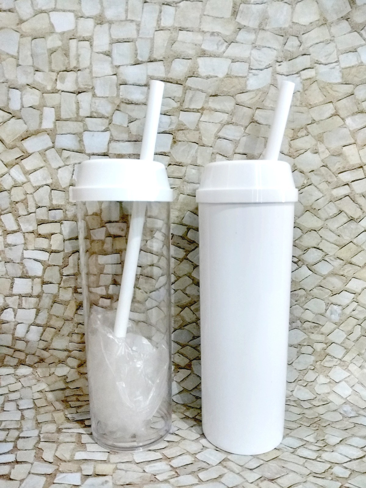 LD com tampa e canudo 