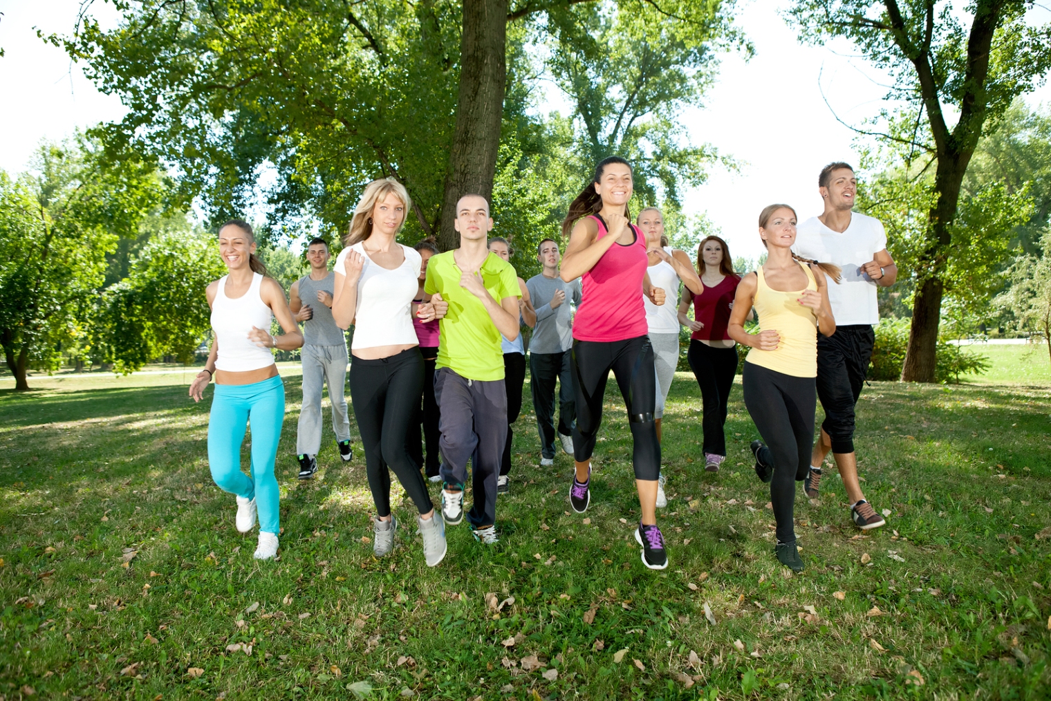 C_pia_-_Home_-_3_-_bigstock-runners-jogging-group-in-park-26729189.jpg