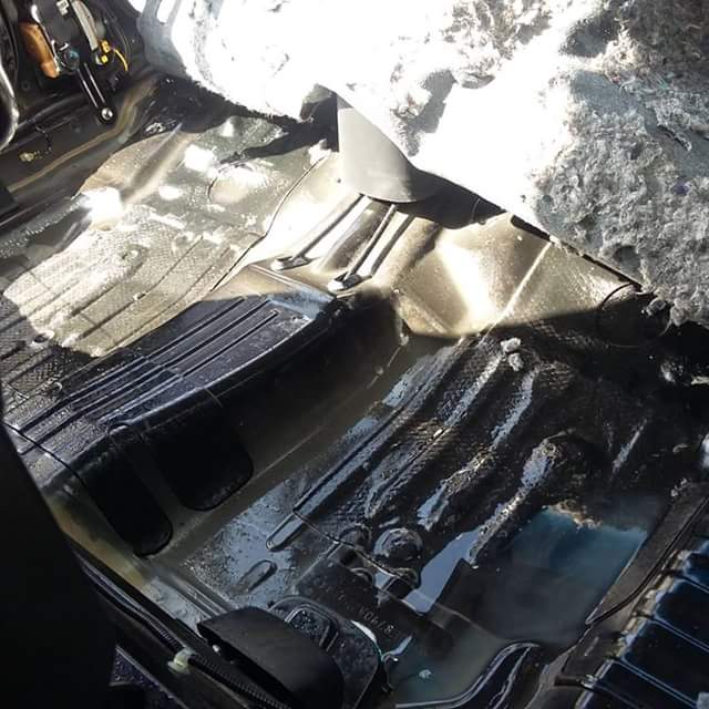 Higienização de carros de enchente  recuperação de carros de enchente  limpeza de carro de enchente 